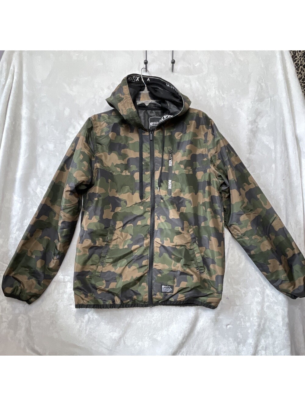 Matix Bear Shaped Camo Hooded Windbreaker Men's Medium Jacket Hunting